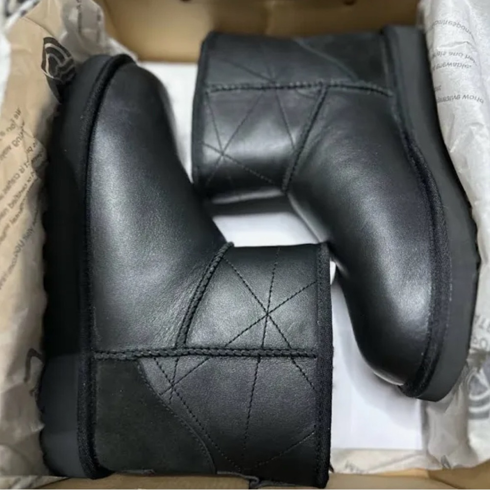 Brand New UGG Women Classic Mini Pearlized Boot in Black size 5
